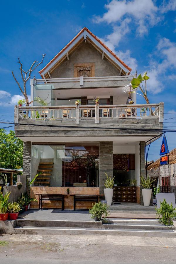The Moon Hostel Batununggul Exterior foto